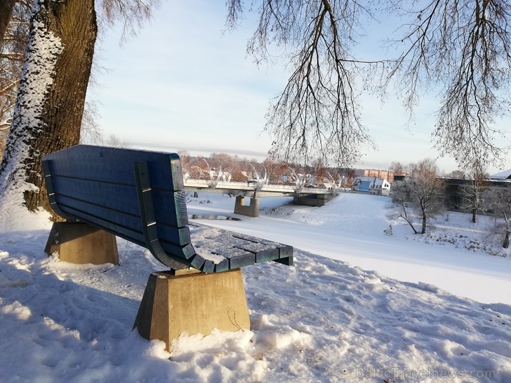 Valmiera mirdz un vilina ceļtājus visos gadalaikos, bet šobrīd tā jo īpaši vilina gan kultūras dzīves baudītājus, gan aktīvo ziemas prieku mīļotājus. Valmiera mirdz un vilina ceļtājus visos gadalaikos, bet šobrīd tā jo īpaši vilina gan kultūras dzīves baudītājus, gan aktīvo ziemas prieku mīļotājus. 243873