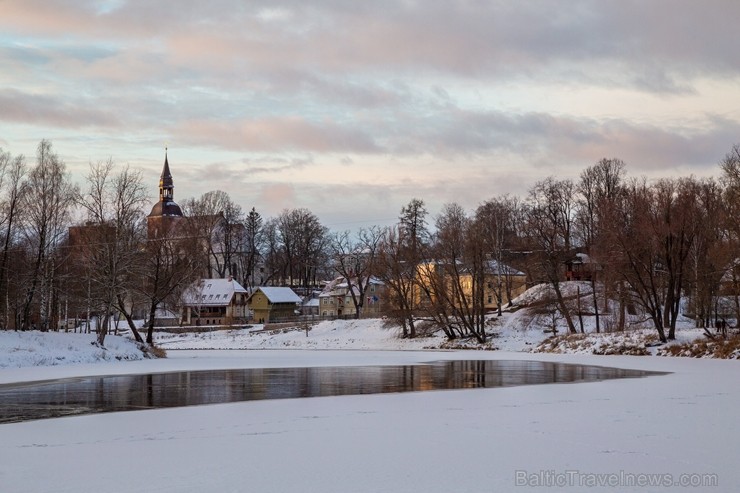 Valmiera mirdz un vilina ceļtājus visos gadalaikos, bet šobrīd tā jo īpaši vilina gan kultūras dzīves baudītājus, gan aktīvo ziemas prieku mīļotājus. Valmiera mirdz un vilina ceļtājus visos gadalaikos, bet šobrīd tā jo īpaši vilina gan kultūras dzīves baudītājus, gan aktīvo ziemas prieku mīļotājus. 243906