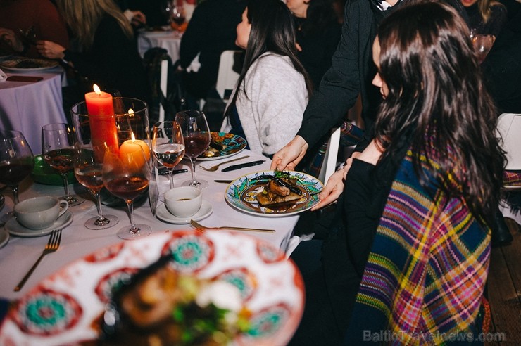 Caur gardiem ēdieniem, dzērieniem, improvizāciju un pārsteigumiem aizvadīts pirmais #VIEDI ziemas pop-up restorāna Caur gardiem ēdieniem, dzērieniem, improvizāciju un pārsteigumiem aizvadīts pirmais #VIEDI ziemas pop-up restorāna