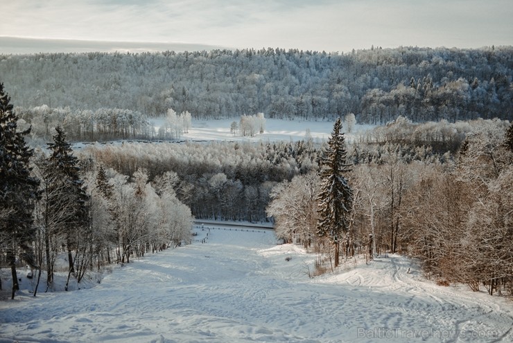 Kā ar maģisku burvju nūjiņas pieskārienu, Sigulda lepni iznes visu gadalaiku tērpus - zeltu, sudrabu, ievziedu mirdzumu un sulīgo vasaras zaļumu Kā ar maģisku burvju nūjiņas pieskārienu, Sigulda lepni iznes visu gadalaiku tērpus - zeltu, sudrabu, ievziedu mirdzumu un sulīgo vasaras zaļumu 243964