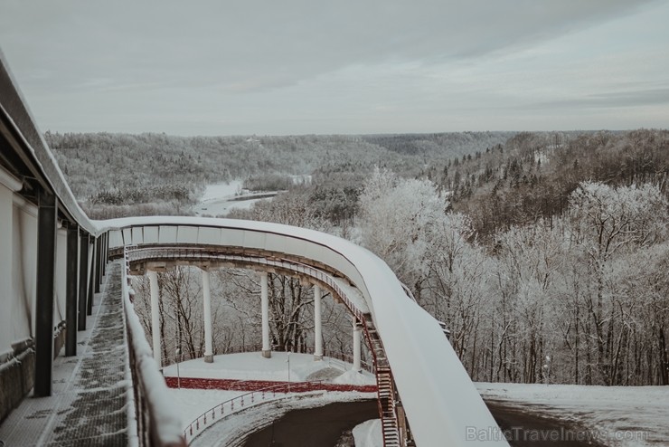 Kā ar maģisku burvju nūjiņas pieskārienu, Sigulda lepni iznes visu gadalaiku tērpus - zeltu, sudrabu, ievziedu mirdzumu un sulīgo vasaras zaļumu Kā ar maģisku burvju nūjiņas pieskārienu, Sigulda lepni iznes visu gadalaiku tērpus - zeltu, sudrabu, ievziedu mirdzumu un sulīgo vasaras zaļumu 243969