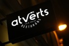 Vecrīgas sirdī durvis ver Baltijā pirmais godīgo cenu koncepta restorāns «ATVĒRTS»