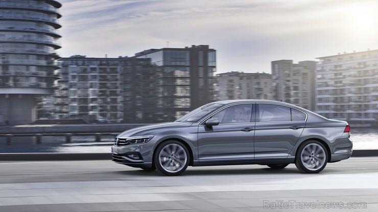 «Volkswagen» iepazīstina ar atjaunoto astotās sērijas Passat modeli, kurš kļūs par pirmo «Volkswagen» modeli, kuram būs pieejama daļēji automatizēta b «Volkswagen» iepazīstina ar atjaunoto astotās sērijas Passat modeli, kurš kļūs par pirmo «Volkswagen» modeli, kuram būs pieejama daļēji automatizēta b 245183