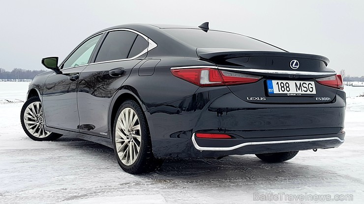 Travelnews.lv apceļo Pierīgu ar jauno priekšpiedziņas «Lexus ES 300h Luxury» 245862