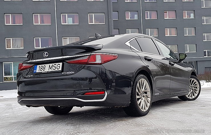 Travelnews.lv apceļo Pierīgu ar jauno priekšpiedziņas «Lexus ES 300h Luxury» 245864