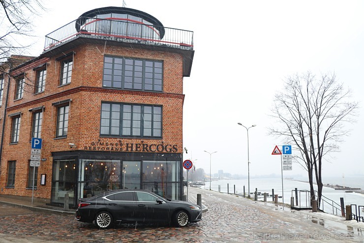 Travelnews.lv apceļo Pierīgu ar jauno priekšpiedziņas «Lexus ES 300h Luxury» 245868