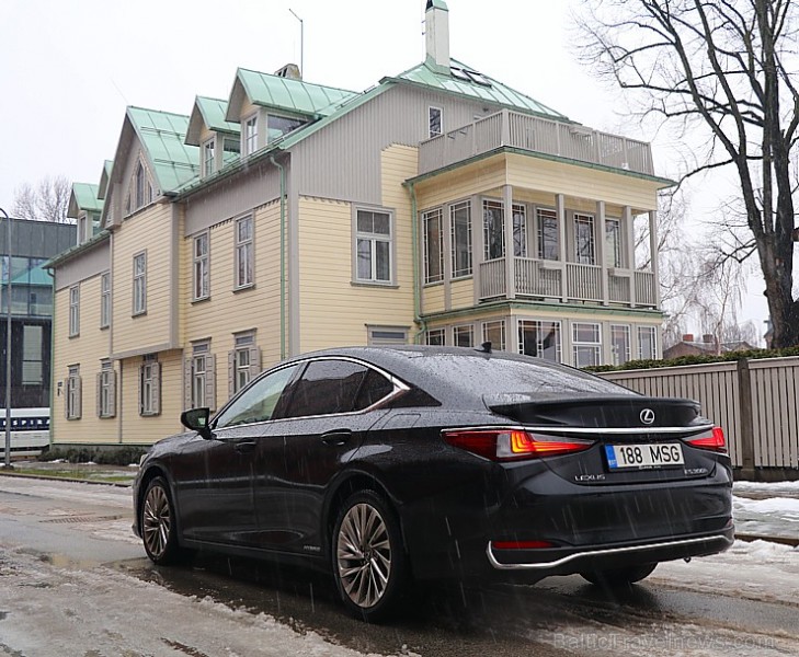 Travelnews.lv apceļo Pierīgu ar jauno priekšpiedziņas «Lexus ES 300h Luxury» 245871