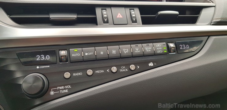 Travelnews.lv apceļo Pierīgu ar jauno priekšpiedziņas «Lexus ES 300h Luxury» 245880