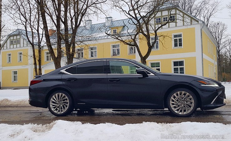 Travelnews.lv apceļo Pierīgu ar jauno priekšpiedziņas «Lexus ES 300h Luxury» 245891