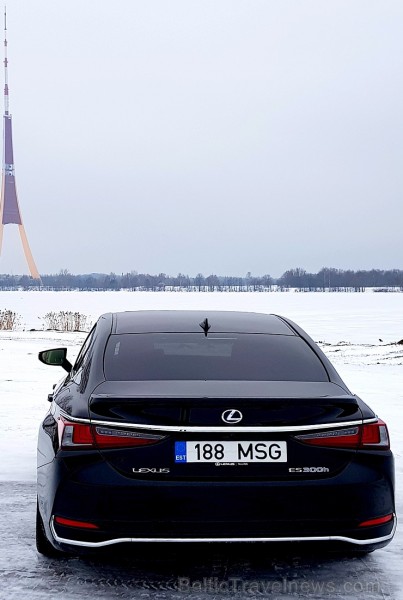 Travelnews.lv apceļo Pierīgu ar jauno priekšpiedziņas «Lexus ES 300h Luxury» 245903
