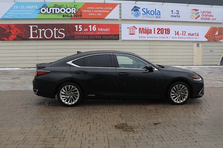 Travelnews.lv apceļo Pierīgu ar jauno priekšpiedziņas «Lexus ES 300h Luxury» 245904