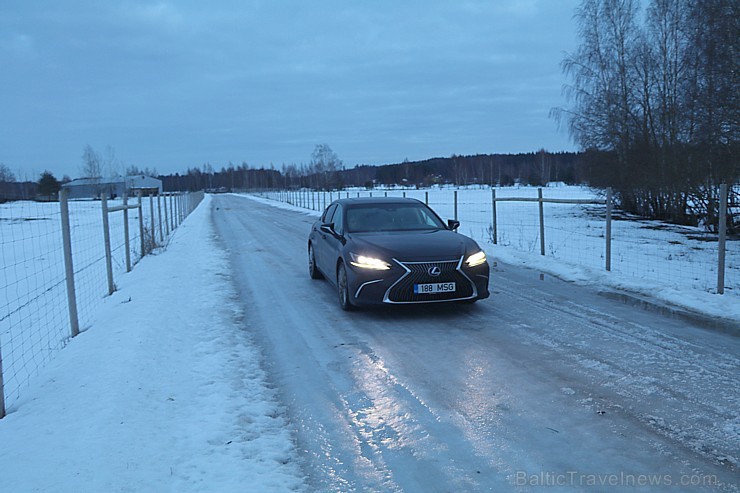 Travelnews.lv apceļo Pierīgu ar jauno priekšpiedziņas «Lexus ES 300h Luxury» 245906