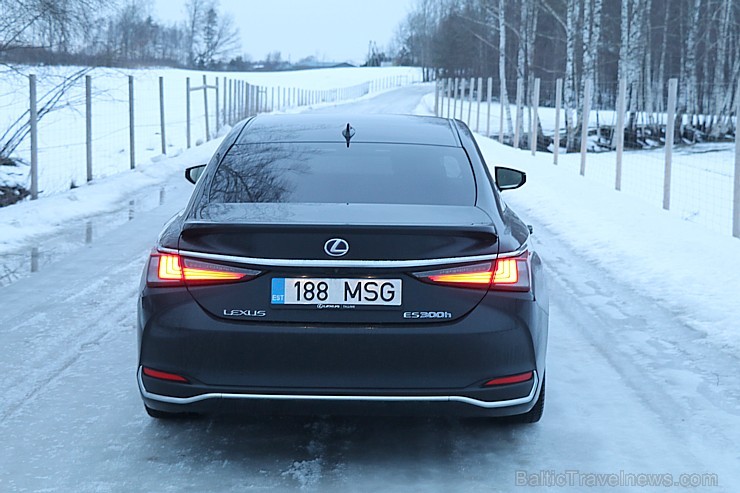 Travelnews.lv apceļo Pierīgu ar jauno priekšpiedziņas «Lexus ES 300h Luxury» 245907