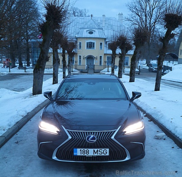 Travelnews.lv apceļo Pierīgu ar jauno priekšpiedziņas «Lexus ES 300h Luxury» 245908