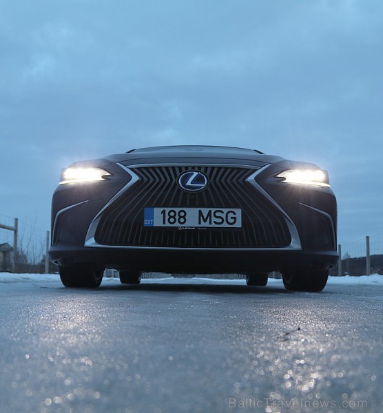 Travelnews.lv apceļo Pierīgu ar jauno priekšpiedziņas «Lexus ES 300h Luxury» 245909