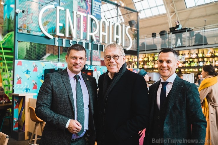 «Centrālais Gastro Tirgus» ir pirmais iekštelpu gastrotirgus Latvijā, kurā vairāk nekā 20 dažādi ēdinātāji un 2 bāri piedāvā viesiem plašu starptautis «Centrālais Gastro Tirgus» ir pirmais iekštelpu gastrotirgus Latvijā, kurā vairāk nekā 20 dažādi ēdinātāji un 2 bāri piedāvā viesiem plašu starptautis 246002