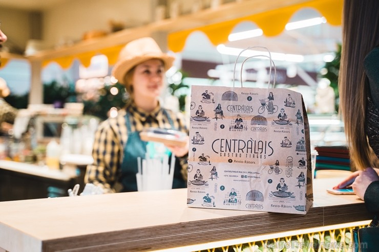 «Centrālais Gastro Tirgus» ir pirmais iekštelpu gastrotirgus Latvijā, kurā vairāk nekā 20 dažādi ēdinātāji un 2 bāri piedāvā viesiem plašu starptautis «Centrālais Gastro Tirgus» ir pirmais iekštelpu gastrotirgus Latvijā, kurā vairāk nekā 20 dažādi ēdinātāji un 2 bāri piedāvā viesiem plašu starptautis 246008