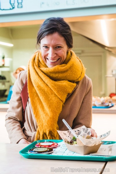 «Centrālais Gastro Tirgus» ir pirmais iekštelpu gastrotirgus Latvijā, kurā vairāk nekā 20 dažādi ēdinātāji un 2 bāri piedāvā viesiem plašu starptautis «Centrālais Gastro Tirgus» ir pirmais iekštelpu gastrotirgus Latvijā, kurā vairāk nekā 20 dažādi ēdinātāji un 2 bāri piedāvā viesiem plašu starptautis 246015