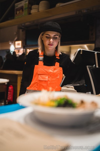 «Centrālais Gastro Tirgus» ir pirmais iekštelpu gastrotirgus Latvijā, kurā vairāk nekā 20 dažādi ēdinātāji un 2 bāri piedāvā viesiem plašu starptautis «Centrālais Gastro Tirgus» ir pirmais iekštelpu gastrotirgus Latvijā, kurā vairāk nekā 20 dažādi ēdinātāji un 2 bāri piedāvā viesiem plašu starptautis 246038