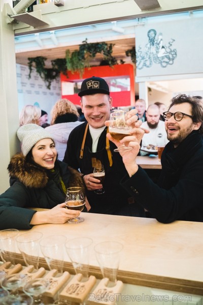 «Centrālais Gastro Tirgus» ir pirmais iekštelpu gastrotirgus Latvijā, kurā vairāk nekā 20 dažādi ēdinātāji un 2 bāri piedāvā viesiem plašu starptautis «Centrālais Gastro Tirgus» ir pirmais iekštelpu gastrotirgus Latvijā, kurā vairāk nekā 20 dažādi ēdinātāji un 2 bāri piedāvā viesiem plašu starptautis 246082