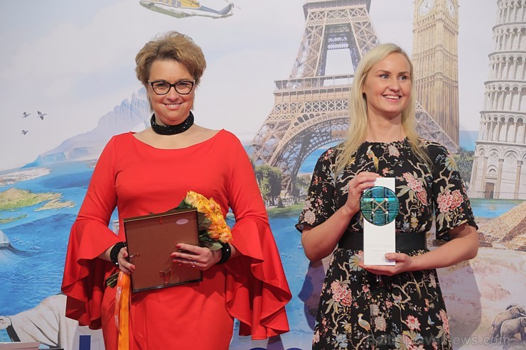 Sveicam «GADA CILVĒKS TŪRISMĀ 2018» laureātus tūrisma izstādē «Balttour 2019». Foto: Rojs Maizītis 246629