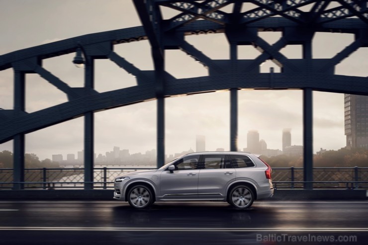 2020. modeļa gada XC90 variet pasūtīt ar atšķirīgu sēdvietu izvietojumu. No četru sēdvietu varianta 2020. modeļa gada XC90 variet pasūtīt ar atšķirīgu sēdvietu izvietojumu. No četru sēdvietu varianta