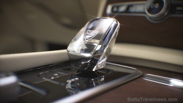 2020. modeļa gada XC90 variet pasūtīt ar atšķirīgu sēdvietu izvietojumu. No četru sēdvietu varianta 2020. modeļa gada XC90 variet pasūtīt ar atšķirīgu sēdvietu izvietojumu. No četru sēdvietu varianta