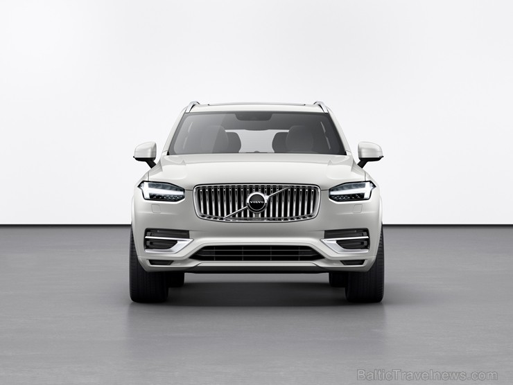 2020. modeļa gada XC90 variet pasūtīt ar atšķirīgu sēdvietu izvietojumu. No četru sēdvietu varianta 2020. modeļa gada XC90 variet pasūtīt ar atšķirīgu sēdvietu izvietojumu. No četru sēdvietu varianta