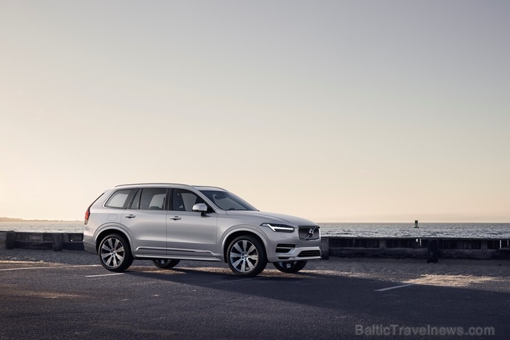 2020. modeļa gada XC90 variet pasūtīt ar atšķirīgu sēdvietu izvietojumu. No četru sēdvietu varianta 2020. modeļa gada XC90 variet pasūtīt ar atšķirīgu sēdvietu izvietojumu. No četru sēdvietu varianta