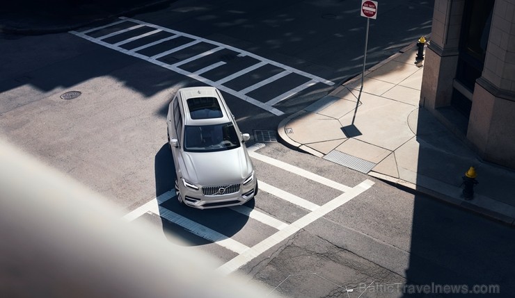 2020. modeļa gada XC90 variet pasūtīt ar atšķirīgu sēdvietu izvietojumu. No četru sēdvietu varianta 2020. modeļa gada XC90 variet pasūtīt ar atšķirīgu sēdvietu izvietojumu. No četru sēdvietu varianta