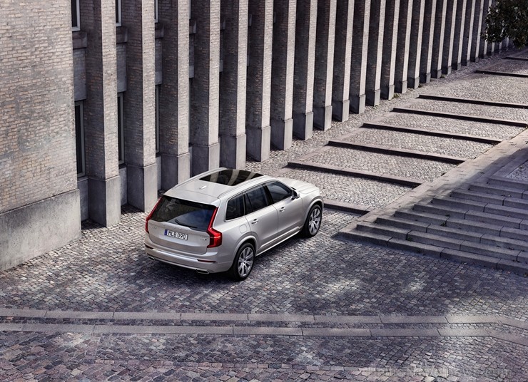 2020. modeļa gada XC90 variet pasūtīt ar atšķirīgu sēdvietu izvietojumu. No četru sēdvietu varianta 2020. modeļa gada XC90 variet pasūtīt ar atšķirīgu sēdvietu izvietojumu. No četru sēdvietu varianta