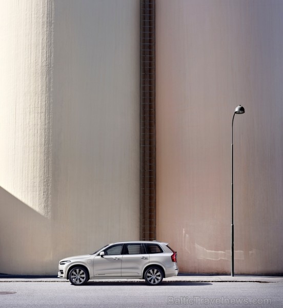 2020. modeļa gada XC90 variet pasūtīt ar atšķirīgu sēdvietu izvietojumu. No četru sēdvietu varianta 2020. modeļa gada XC90 variet pasūtīt ar atšķirīgu sēdvietu izvietojumu. No četru sēdvietu varianta