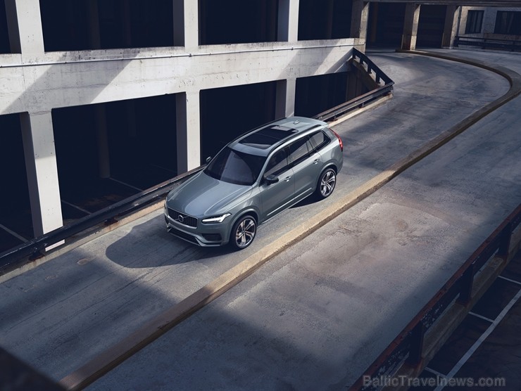 2020. modeļa gada XC90 variet pasūtīt ar atšķirīgu sēdvietu izvietojumu. No četru sēdvietu varianta 2020. modeļa gada XC90 variet pasūtīt ar atšķirīgu sēdvietu izvietojumu. No četru sēdvietu varianta