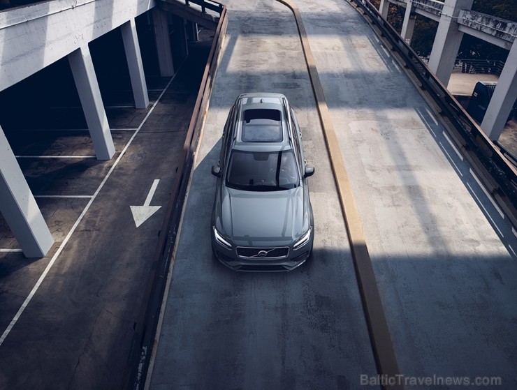 2020. modeļa gada XC90 variet pasūtīt ar atšķirīgu sēdvietu izvietojumu. No četru sēdvietu varianta 2020. modeļa gada XC90 variet pasūtīt ar atšķirīgu sēdvietu izvietojumu. No četru sēdvietu varianta