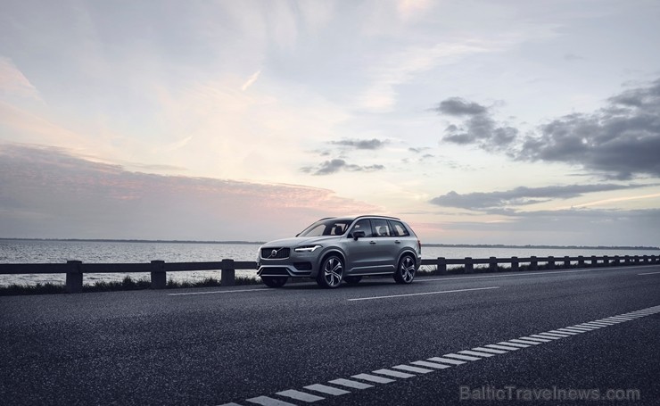 2020. modeļa gada XC90 variet pasūtīt ar atšķirīgu sēdvietu izvietojumu. No četru sēdvietu varianta 2020. modeļa gada XC90 variet pasūtīt ar atšķirīgu sēdvietu izvietojumu. No četru sēdvietu varianta