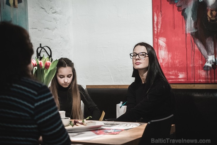 Vīna Studijā apskatāma Agneses Melbārdes personālizstāde, kas izstaro enerģētiku, spēku un ļauj pieredzēt katru mākslas darbu īpašā, nedaudz hipnotizē Vīna Studijā apskatāma Agneses Melbārdes personālizstāde, kas izstaro enerģētiku, spēku un ļauj pieredzēt katru mākslas darbu īpašā, nedaudz hipnotizē 247786