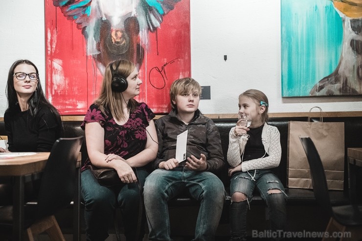 Vīna Studijā apskatāma Agneses Melbārdes personālizstāde, kas izstaro enerģētiku, spēku un ļauj pieredzēt katru mākslas darbu īpašā, nedaudz hipnotizē Vīna Studijā apskatāma Agneses Melbārdes personālizstāde, kas izstaro enerģētiku, spēku un ļauj pieredzēt katru mākslas darbu īpašā, nedaudz hipnotizē 247790