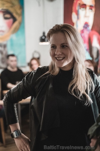 Vīna Studijā apskatāma Agneses Melbārdes personālizstāde, kas izstaro enerģētiku, spēku un ļauj pieredzēt katru mākslas darbu īpašā, nedaudz hipnotizē Vīna Studijā apskatāma Agneses Melbārdes personālizstāde, kas izstaro enerģētiku, spēku un ļauj pieredzēt katru mākslas darbu īpašā, nedaudz hipnotizē 247797