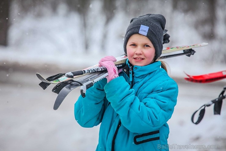 Latvijas Skolu ziemas Olimpiskais festivāls pulcēja 1262 skolēnus no 139 skolām. Latvijas skolu jauniešu cīnījās par godalgām 14 sporta veidos un liel Latvijas Skolu ziemas Olimpiskais festivāls pulcēja 1262 skolēnus no 139 skolām. Latvijas skolu jauniešu cīnījās par godalgām 14 sporta veidos un liel 247896