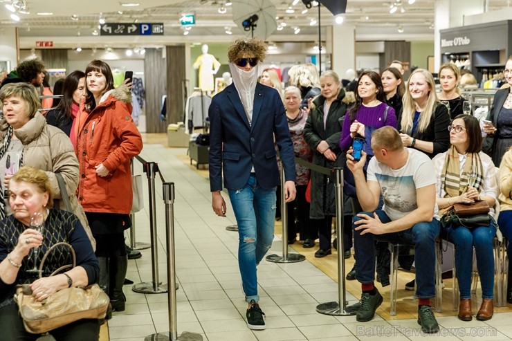 Universālveikals Stockmann rīkoja krāšņas pavasara sezonas atnākšanas svinības, pulcējot vienkopus spilgtas, sabiedrībā zināmas personības jaunās pava Universālveikals Stockmann rīkoja krāšņas pavasara sezonas atnākšanas svinības, pulcējot vienkopus spilgtas, sabiedrībā zināmas personības jaunās pava 248192