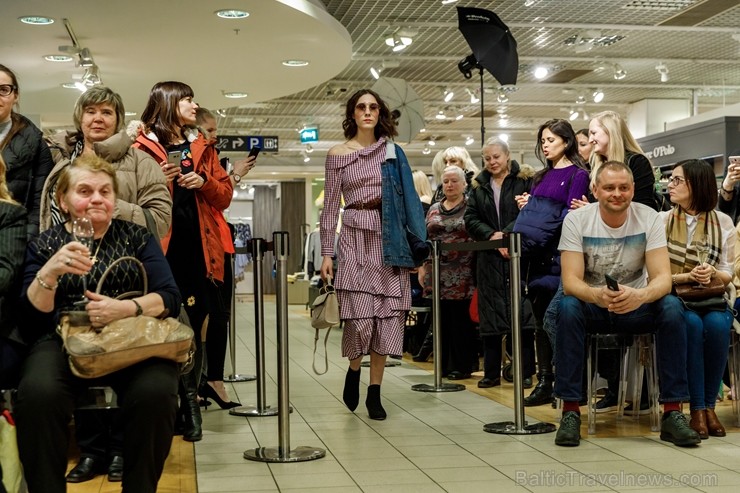 Universālveikals Stockmann rīkoja krāšņas pavasara sezonas atnākšanas svinības, pulcējot vienkopus spilgtas, sabiedrībā zināmas personības jaunās pava Universālveikals Stockmann rīkoja krāšņas pavasara sezonas atnākšanas svinības, pulcējot vienkopus spilgtas, sabiedrībā zināmas personības jaunās pava 248193