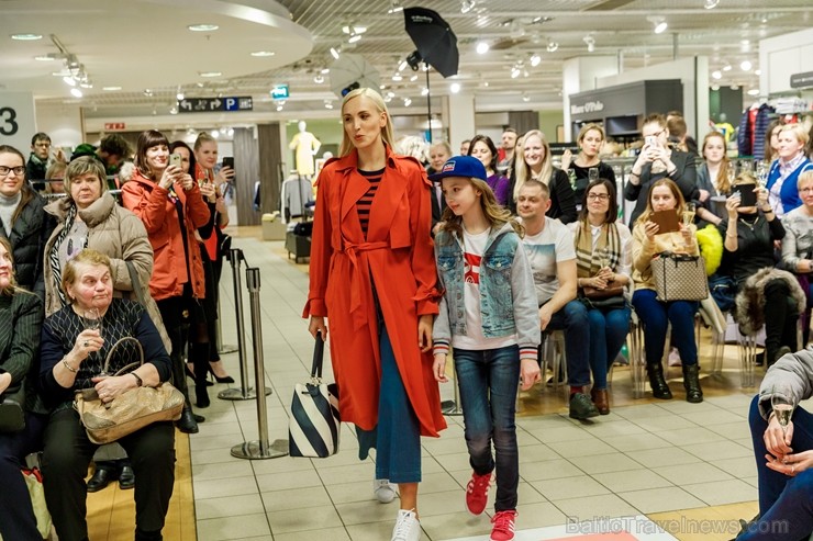 Universālveikals Stockmann rīkoja krāšņas pavasara sezonas atnākšanas svinības, pulcējot vienkopus spilgtas, sabiedrībā zināmas personības jaunās pava Universālveikals Stockmann rīkoja krāšņas pavasara sezonas atnākšanas svinības, pulcējot vienkopus spilgtas, sabiedrībā zināmas personības jaunās pava 248195