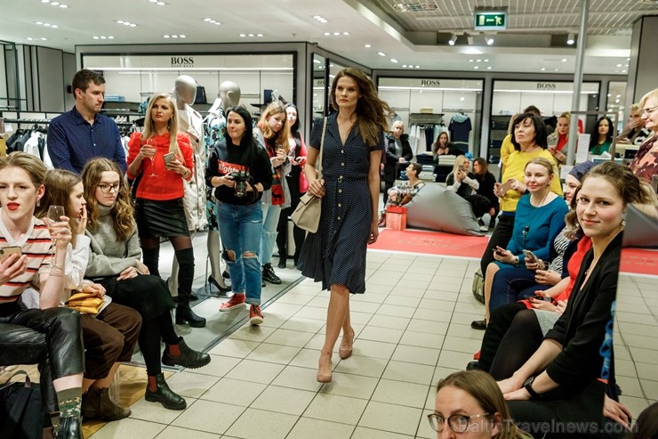 Universālveikals Stockmann rīkoja krāšņas pavasara sezonas atnākšanas svinības, pulcējot vienkopus spilgtas, sabiedrībā zināmas personības jaunās pava Universālveikals Stockmann rīkoja krāšņas pavasara sezonas atnākšanas svinības, pulcējot vienkopus spilgtas, sabiedrībā zināmas personības jaunās pava 248196