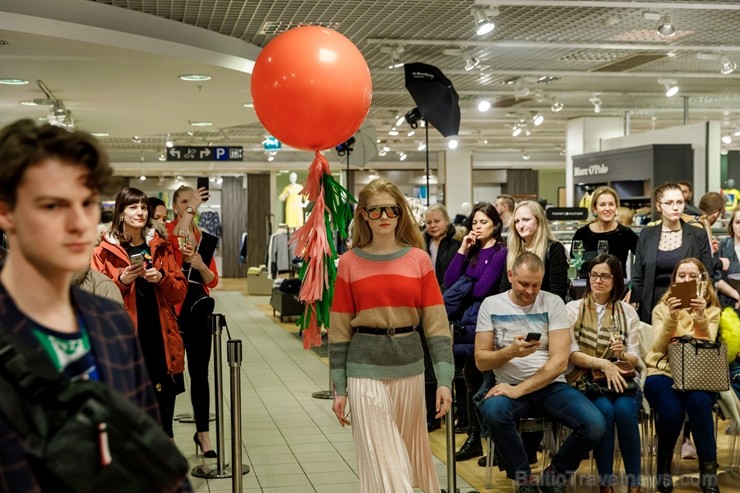 Universālveikals Stockmann rīkoja krāšņas pavasara sezonas atnākšanas svinības, pulcējot vienkopus spilgtas, sabiedrībā zināmas personības jaunās pava Universālveikals Stockmann rīkoja krāšņas pavasara sezonas atnākšanas svinības, pulcējot vienkopus spilgtas, sabiedrībā zināmas personības jaunās pava 248197