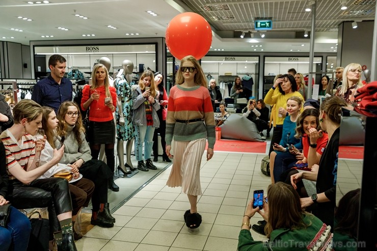 Universālveikals Stockmann rīkoja krāšņas pavasara sezonas atnākšanas svinības, pulcējot vienkopus spilgtas, sabiedrībā zināmas personības jaunās pava Universālveikals Stockmann rīkoja krāšņas pavasara sezonas atnākšanas svinības, pulcējot vienkopus spilgtas, sabiedrībā zināmas personības jaunās pava 248199