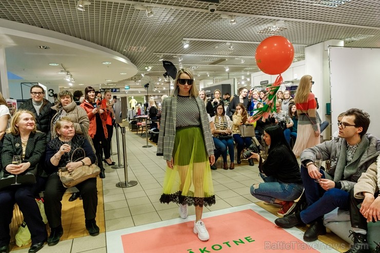 Universālveikals Stockmann rīkoja krāšņas pavasara sezonas atnākšanas svinības, pulcējot vienkopus spilgtas, sabiedrībā zināmas personības jaunās pava Universālveikals Stockmann rīkoja krāšņas pavasara sezonas atnākšanas svinības, pulcējot vienkopus spilgtas, sabiedrībā zināmas personības jaunās pava 248200