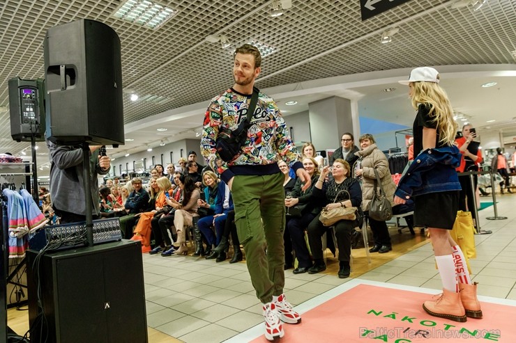 Universālveikals Stockmann rīkoja krāšņas pavasara sezonas atnākšanas svinības, pulcējot vienkopus spilgtas, sabiedrībā zināmas personības jaunās pava Universālveikals Stockmann rīkoja krāšņas pavasara sezonas atnākšanas svinības, pulcējot vienkopus spilgtas, sabiedrībā zināmas personības jaunās pava 248201