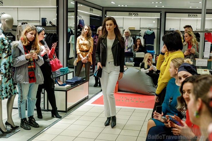 Universālveikals Stockmann rīkoja krāšņas pavasara sezonas atnākšanas svinības, pulcējot vienkopus spilgtas, sabiedrībā zināmas personības jaunās pava Universālveikals Stockmann rīkoja krāšņas pavasara sezonas atnākšanas svinības, pulcējot vienkopus spilgtas, sabiedrībā zināmas personības jaunās pava 248210