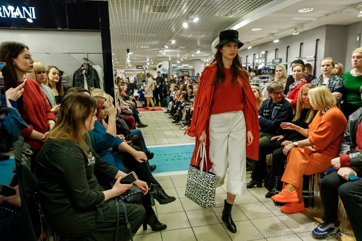 Universālveikals Stockmann rīkoja krāšņas pavasara sezonas atnākšanas svinības, pulcējot vienkopus spilgtas, sabiedrībā zināmas personības jaunās pava Universālveikals Stockmann rīkoja krāšņas pavasara sezonas atnākšanas svinības, pulcējot vienkopus spilgtas, sabiedrībā zināmas personības jaunās pava 248225