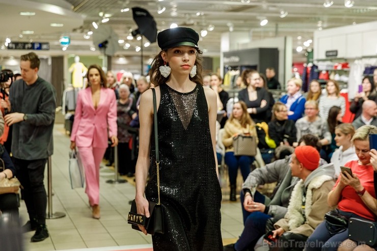 Universālveikals Stockmann rīkoja krāšņas pavasara sezonas atnākšanas svinības, pulcējot vienkopus spilgtas, sabiedrībā zināmas personības jaunās pava Universālveikals Stockmann rīkoja krāšņas pavasara sezonas atnākšanas svinības, pulcējot vienkopus spilgtas, sabiedrībā zināmas personības jaunās pava 248231